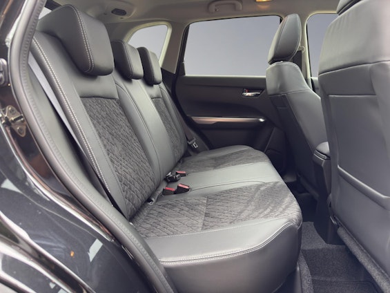 Vehicle image 16 Vehicle image 16