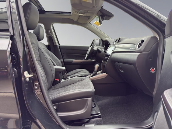 Vehicle image 15 Vehicle image 15