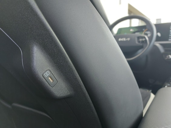 Vehicle image 24 Vehicle image 24