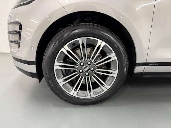 Vehicle image 4 Vehicle image 4