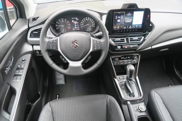 Vehicle image 4
