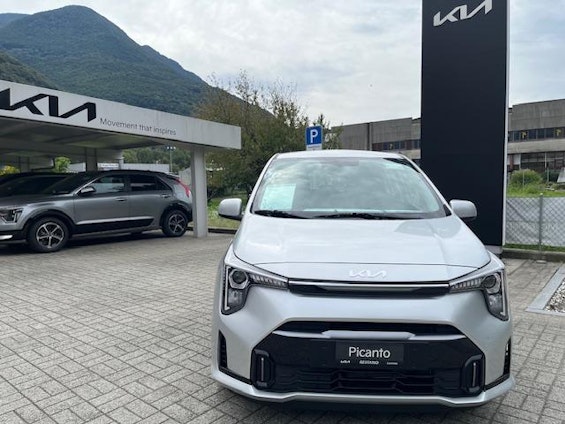 First vehicle image