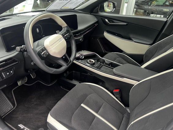 Vehicle image 5 Vehicle image 5