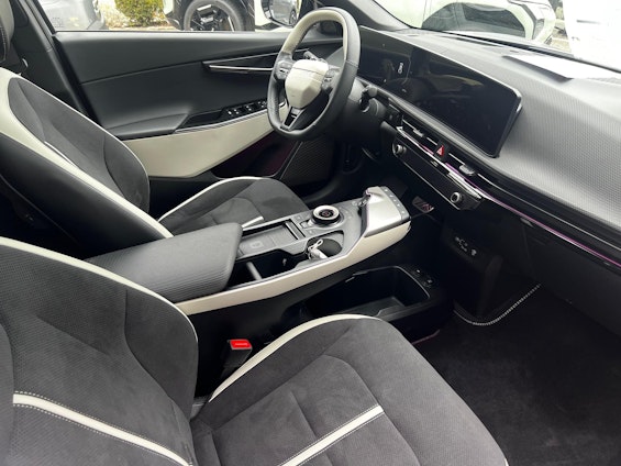 Vehicle image 8 Vehicle image 8