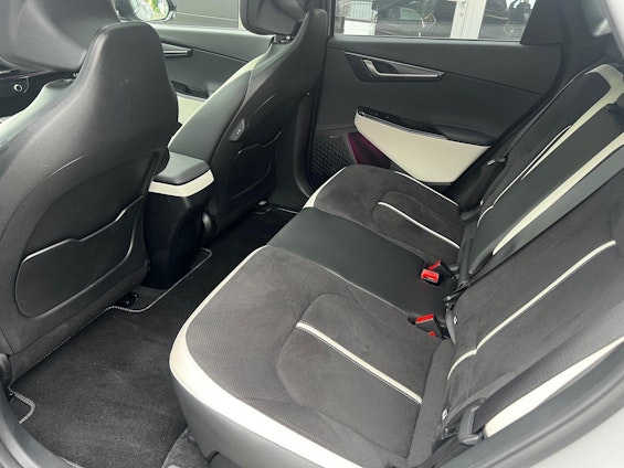 Vehicle image 6 Vehicle image 6