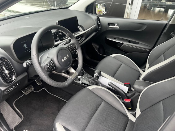 Vehicle image 4 Vehicle image 4