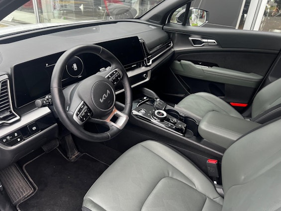 Vehicle image 4 Vehicle image 4