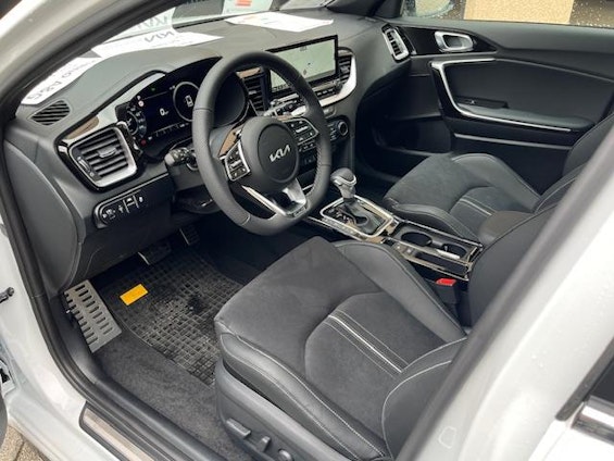 Vehicle image 6 Vehicle image 6