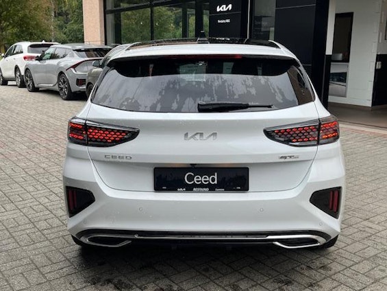 Vehicle image 4 Vehicle image 4