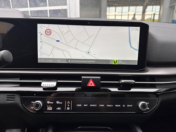 Vehicle image 4 Vehicle image 4