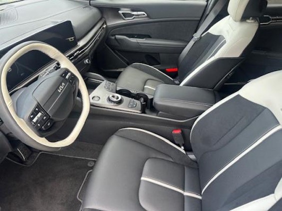 Vehicle image 4 Vehicle image 4