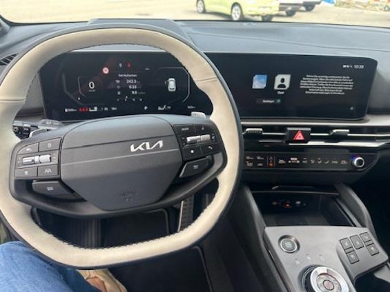 Vehicle image 5 Vehicle image 5