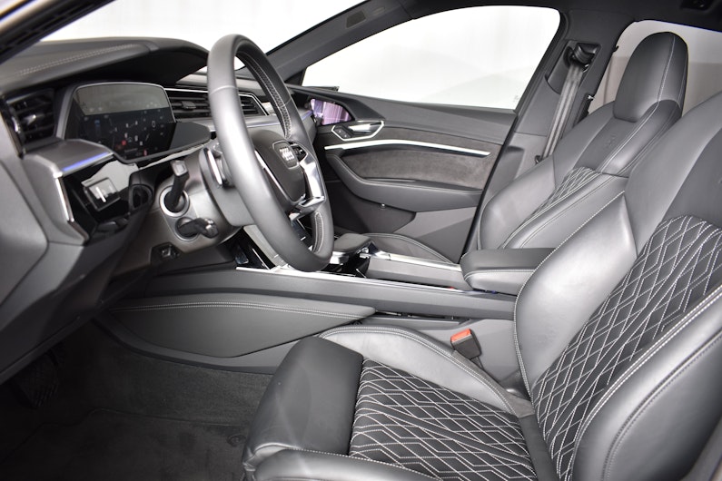 Vehicle image AUDI e-tron