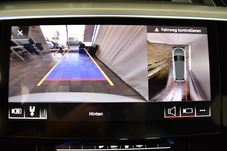 Vehicle image AUDI e-tron