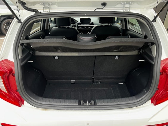 Vehicle image 6 Vehicle image 6