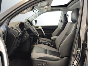 Vehicle image TOYOTA Land Cruiser 2.8 D 204 Invincible