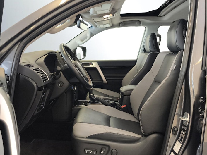 Vehicle image TOYOTA LANDCRUISER