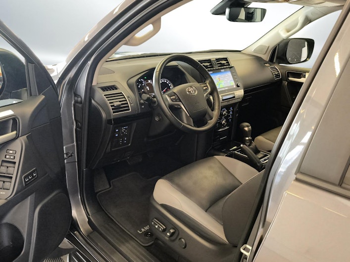 Vehicle image TOYOTA LANDCRUISER