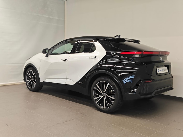 Vehicle image TOYOTA C-HR