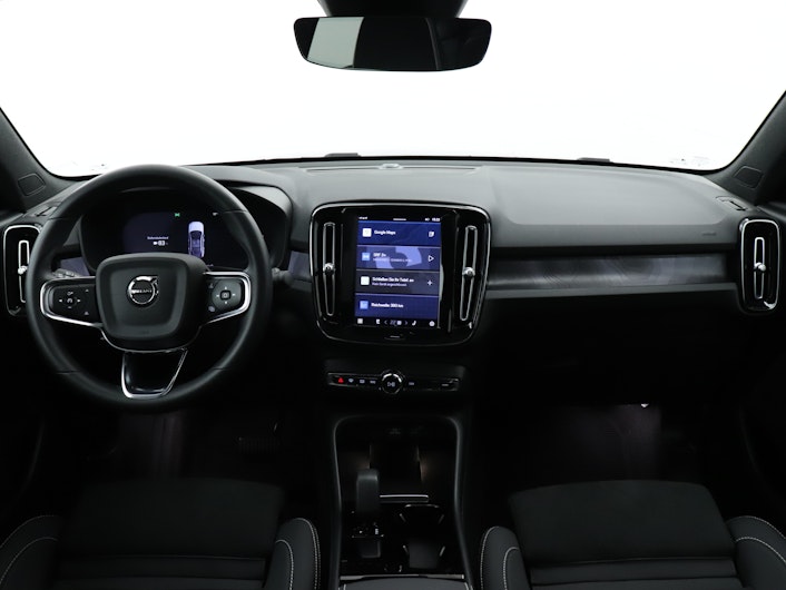 Vehicle image VOLVO C40