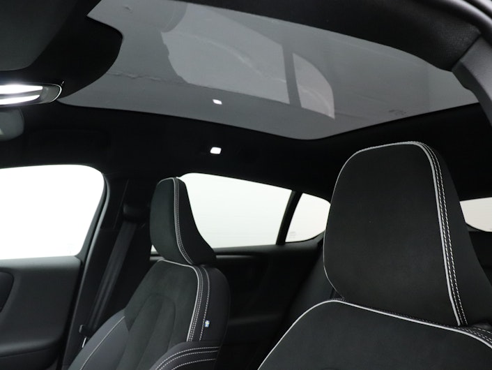 Vehicle image VOLVO C40