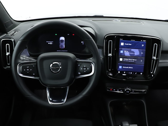 Vehicle image VOLVO C40