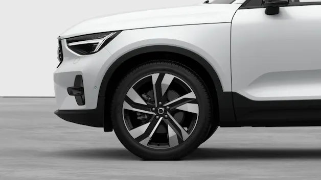 Volvo XC40 2.0 B3 MH Plus Dark