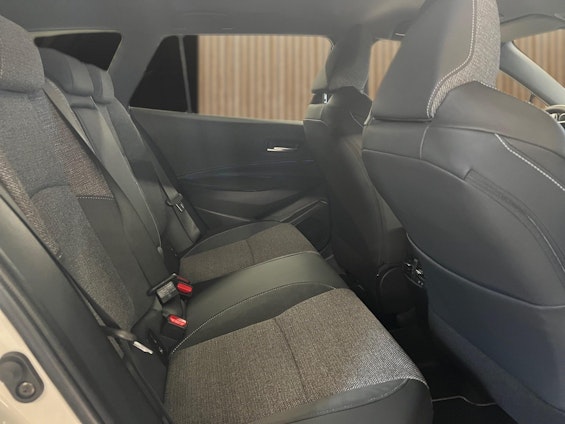 Vehicle image 30