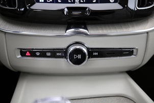 Vehicle image VOLVO XC60 2.0 T6 TE Inscription eAWD