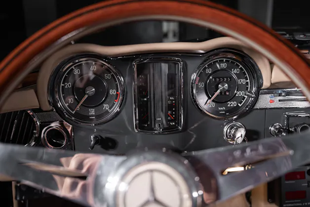 Mercedes-Benz 230 SL