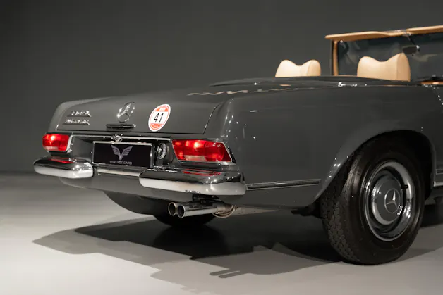Mercedes-Benz 230 SL