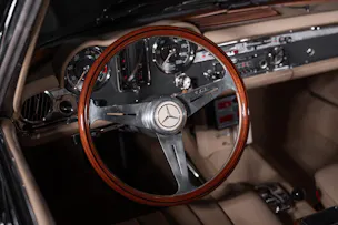 Mercedes-Benz 230 SL