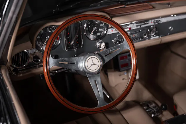 Mercedes-Benz 230 SL