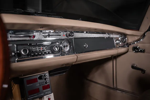 Mercedes-Benz 230 SL