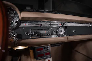Mercedes-Benz 230 SL
