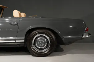 Mercedes-Benz 230 SL