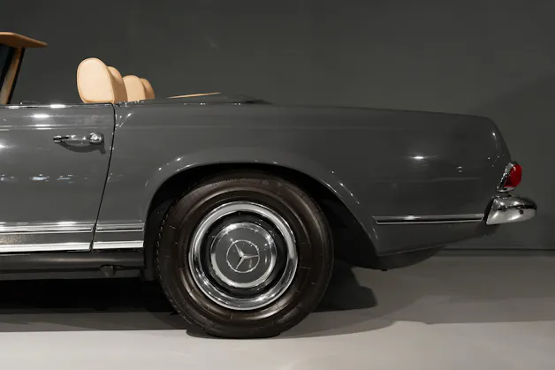 Mercedes-Benz 230 SL