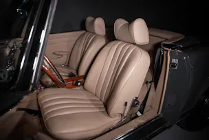 Mercedes-Benz 230 SL