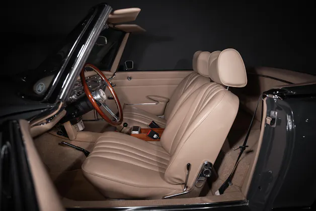 Mercedes-Benz 230 SL