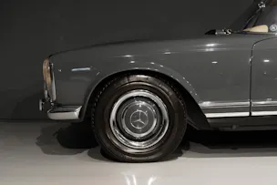 Mercedes-Benz 230 SL
