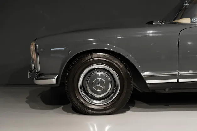 Mercedes-Benz 230 SL