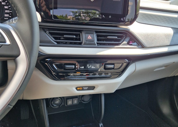 Vehicle image 16 Vehicle image 16