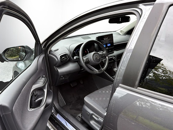 Vehicle image 6
