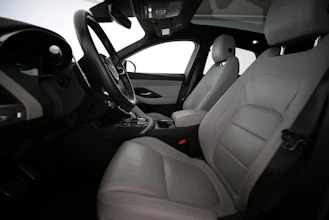 https://vehicle.imgix.net/4001847/173db9f4-d953-424e-8d43-8ad4df43d854.jpg