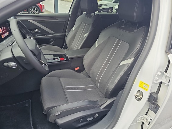 Vehicle image 16 Vehicle image 16