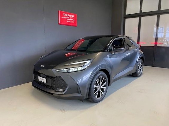 First vehicle image