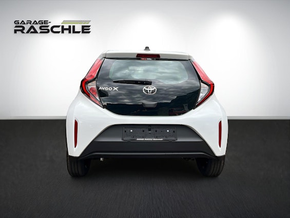 Vehicle image 14 Vehicle image 14