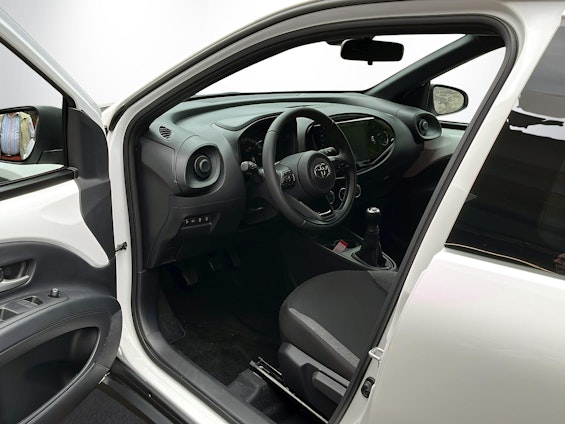 Vehicle image 6 Vehicle image 6