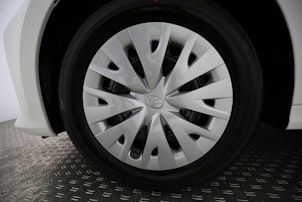 Vehicle image TOYOTA Yaris 1.5 VVT-i HSD Comfort