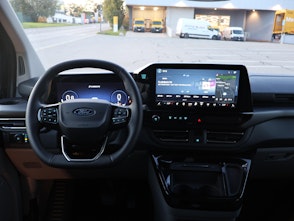 Vehicle image FORD Tourneo C Bus 320 L1 2.0 EcoBlue 170 Titanium